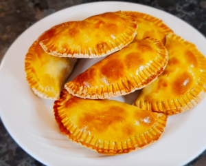 Cheesy baked chicken empanadas