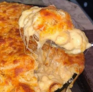 CREAMY BAKED MAC AND CHEESE