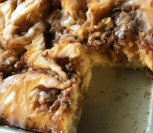 CINNABON CINNAMON ROLL CAKE