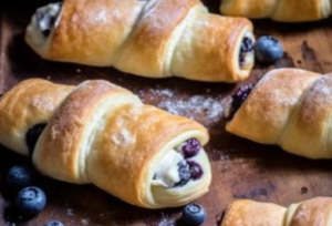 5-Ingredient Blueberry Cheesecake Rolls