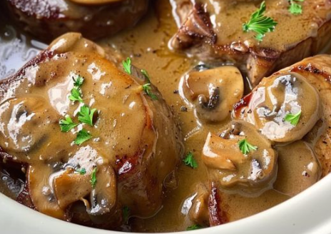 Smothered Pork Chops with Mushroom Gravy - Easy Recipes