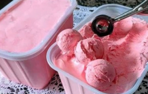 Homemade Strawberry Ice Cream