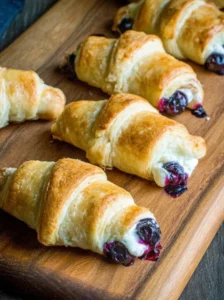 5-Ingredient Blueberry Cheesecake Rolls