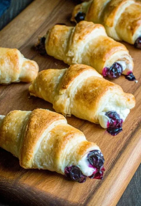 Easy 5-ingredient Blueberry Cheesecake Rolls Quick Blueberry Cheesecake Rolls Recipe Simple Homemade Blueberry Cheesecake ...