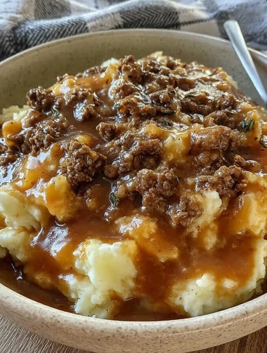 Mashed Potatoes with Ground Beef Gravy