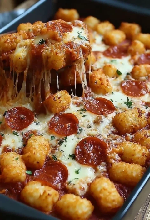 Easy Pizza Tot Casserole Recipe One Dish Pizza Tater Tot Casserole Quick Dinner Pizza Tot Bake Family-friendly Pizza Tot C...