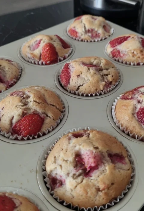 Easy Strawberry Muffin Recipe For Beginners Gluten-free Strawberry Muffin Recipe Vegan Strawberry Banana Muffins Best Stra...