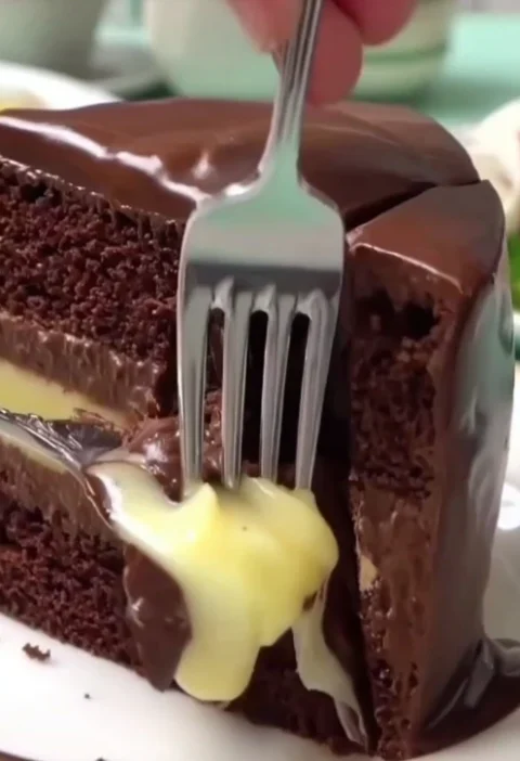 Luxury Chocolate Truffle Cake Recipe Decadent Truffle Cake With Filling Midnight Holiday Cake Ideas Gourmet Chocolate Cake...