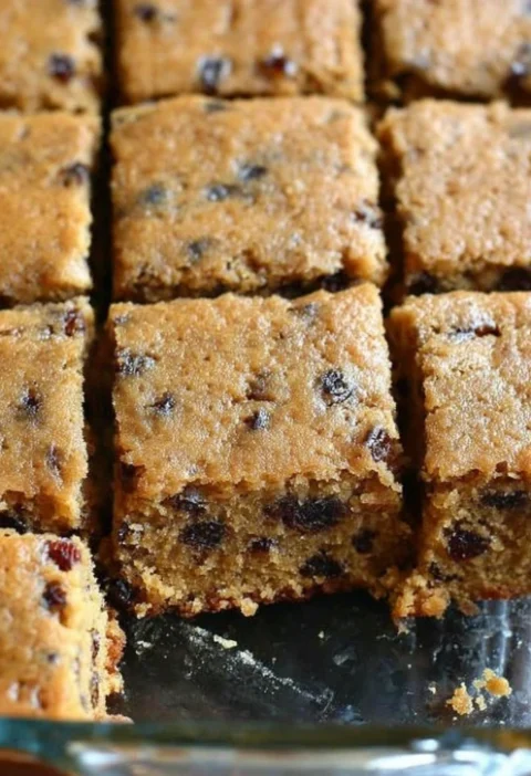 Old-fashioned War-time Cake Recipe Vintage Wartime Cake With Raisins Spicy Raisin Cake From 1940s How To Make Classic War-...