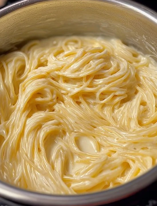 Slow Cooker Creamy Alfredo Pasta