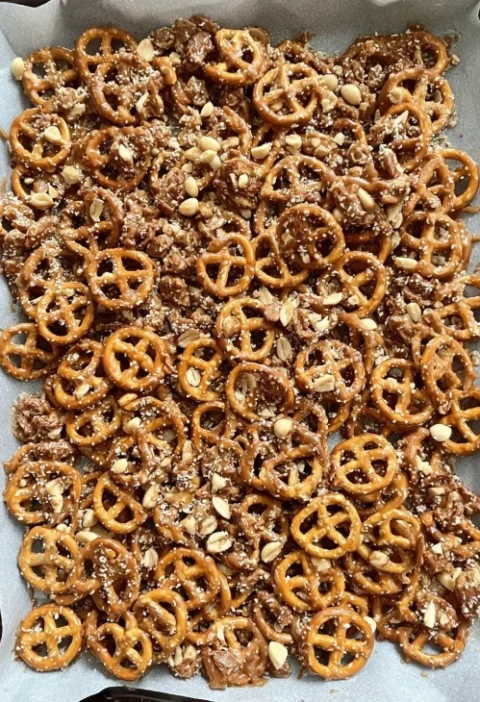 Sweet-heat Spiced Pretzels Online Buy Carolina Spiced Pretzels Gourmet Brown Sugar Garlic Pretzels Sweet And Spicy Peanuts...
