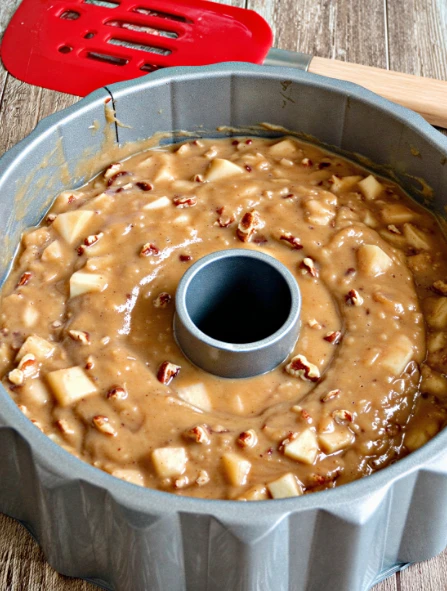 Aunt Betty’s Homestyle Apple Cake