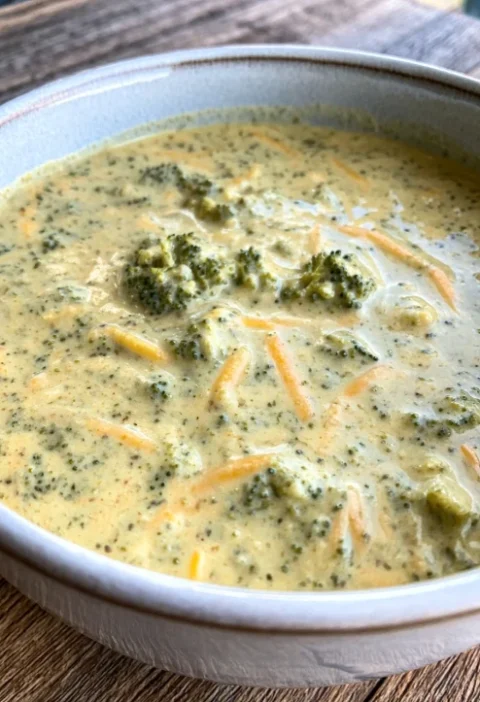 Crockpot Broccoli Cheese Soup