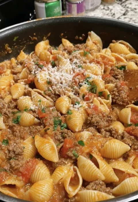Midwest Country Creamy Beef And Shells Recipe Easy Creamy Beef And Shells Casserole Best Beef And Pasta Recipes Midwest St...