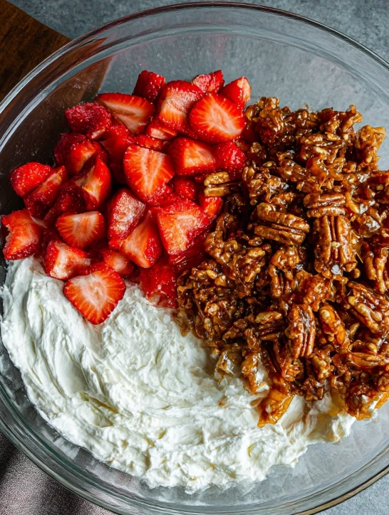 Old-Fashioned Strawberry Crackle Salad