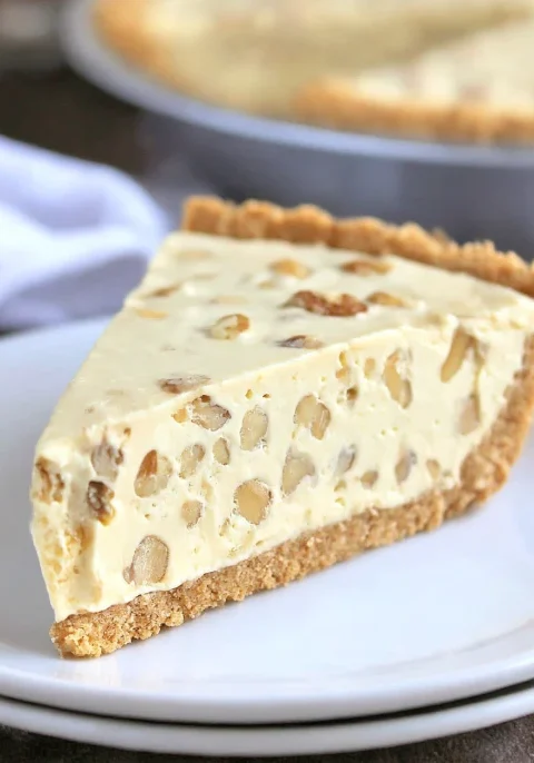 Oldfashioned Walnut Cream Pie