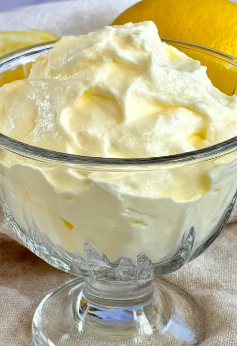 Oldfashioned Family Lemon Syllabub