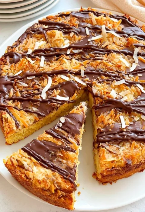 Oldfashioned Samoa Cookie Cake