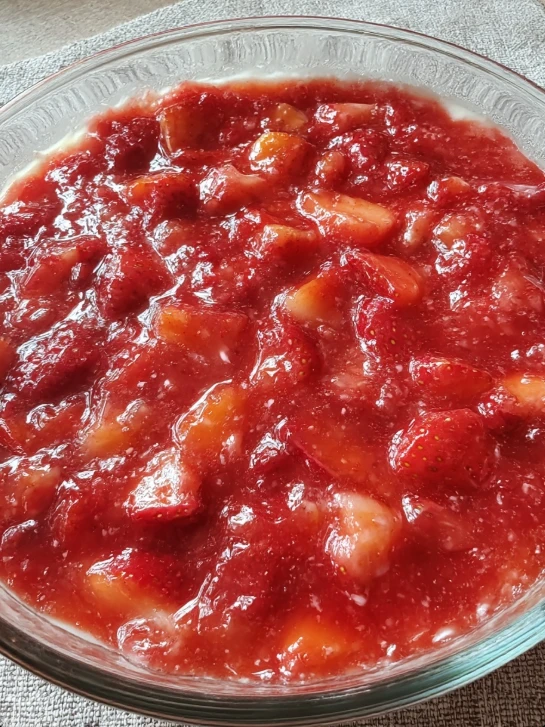 Sour Cream Strawberry Salad