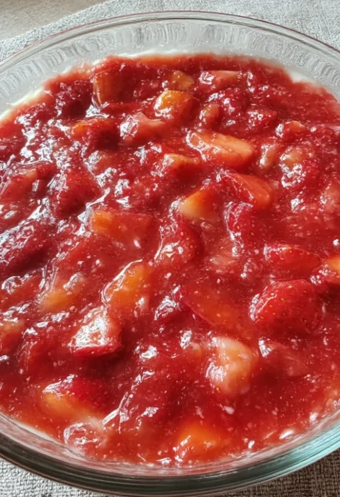 Sour Cream Strawberry Salad