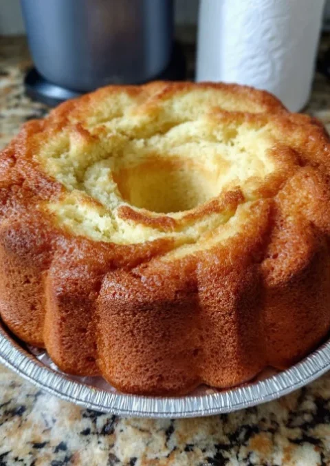 Old Fashion Sour Cream Pound Cake